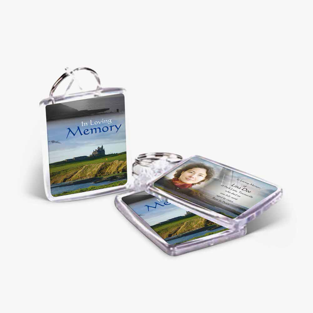 memory keyring with a photo of a castle