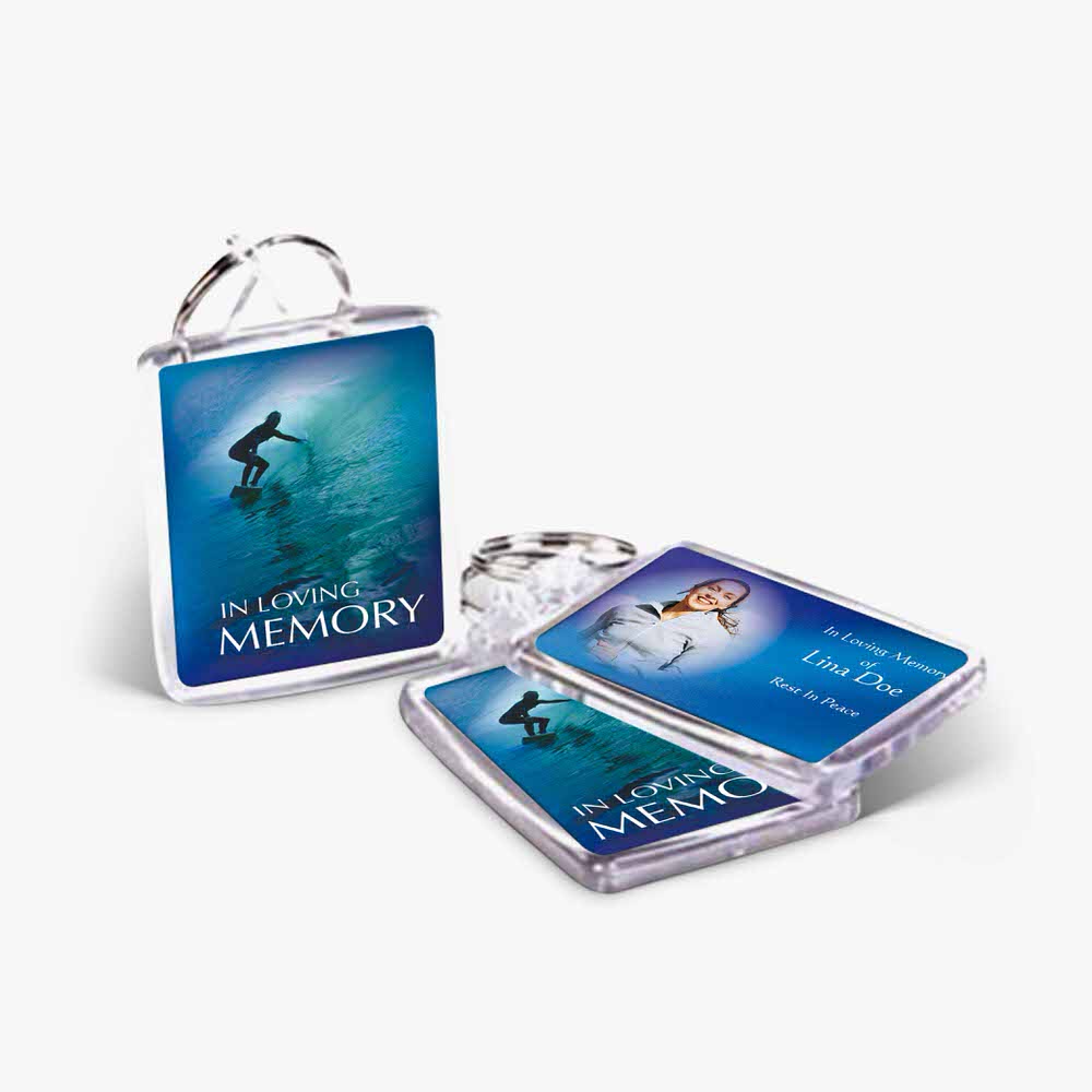 the memory keyring is a small keyring with a photo of a surfer